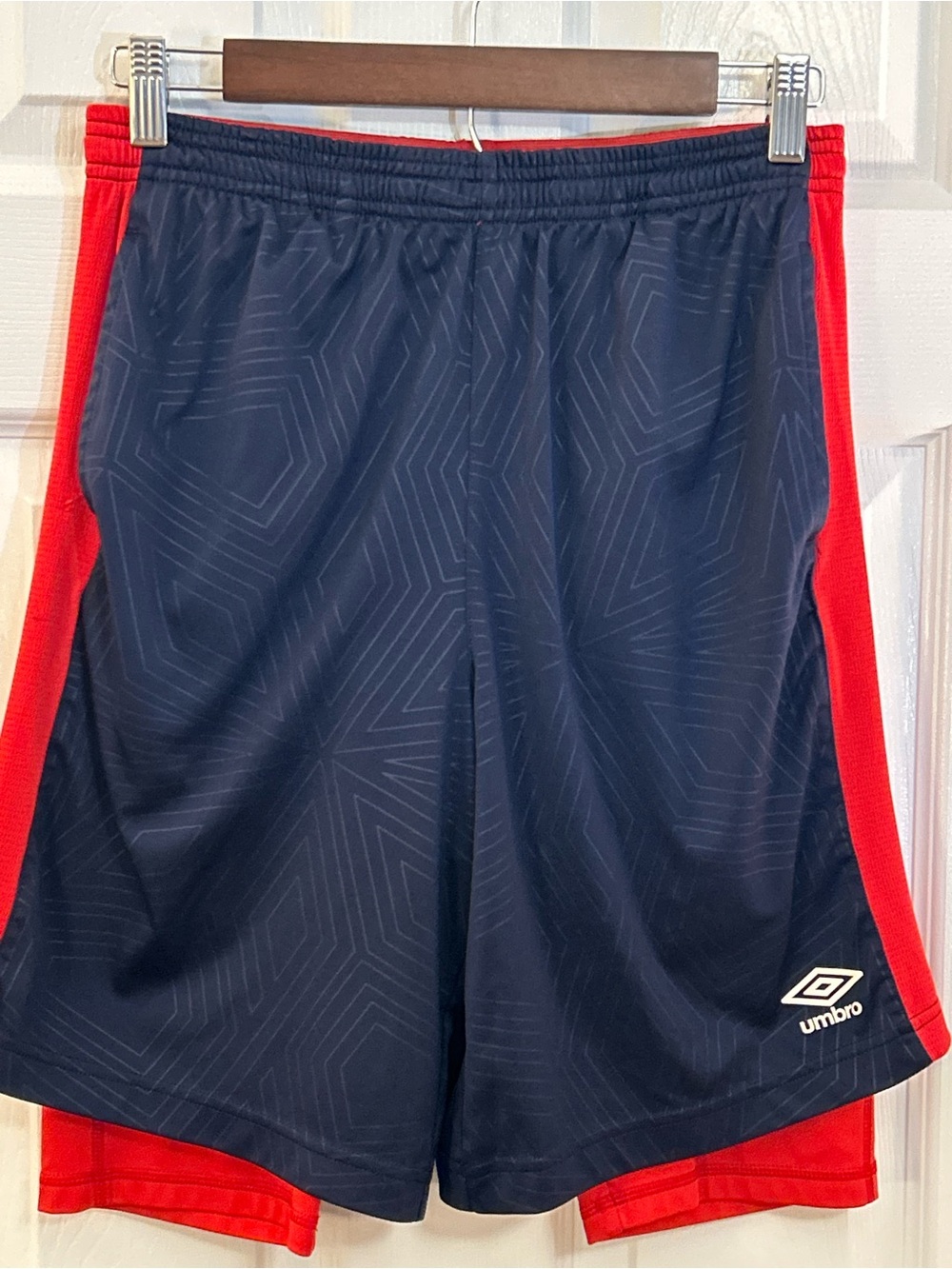 Umbro Boys Youth XL (16/18) Geometric Soccer Athletic Shorts Navy Blue/Red